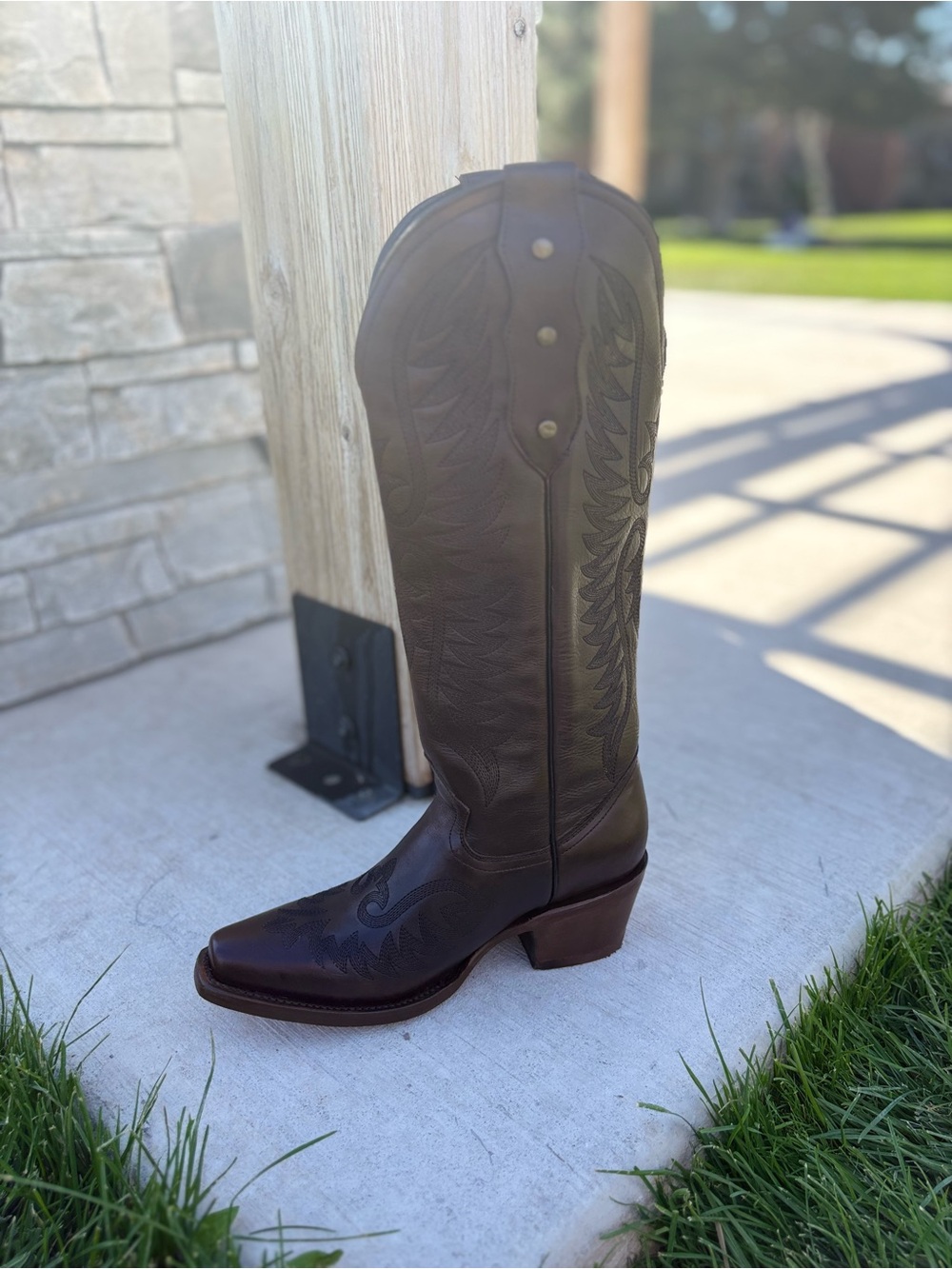 Woman’s Classic Brown Western Cowboy Boot